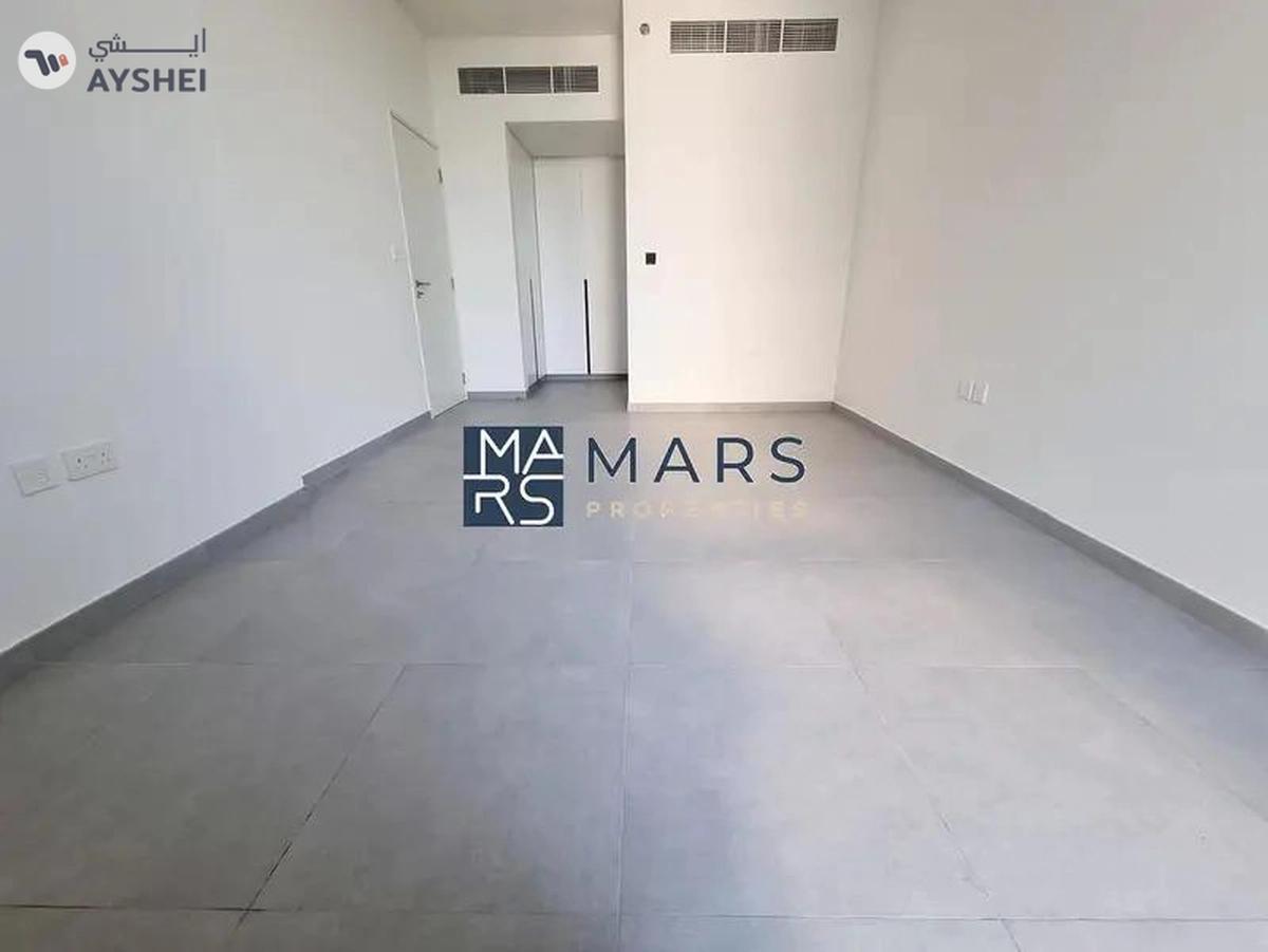 Luxury| Spacious| 2 Bedroom Apartment| With Balcony+ Covered Parking| Best Price-5-5