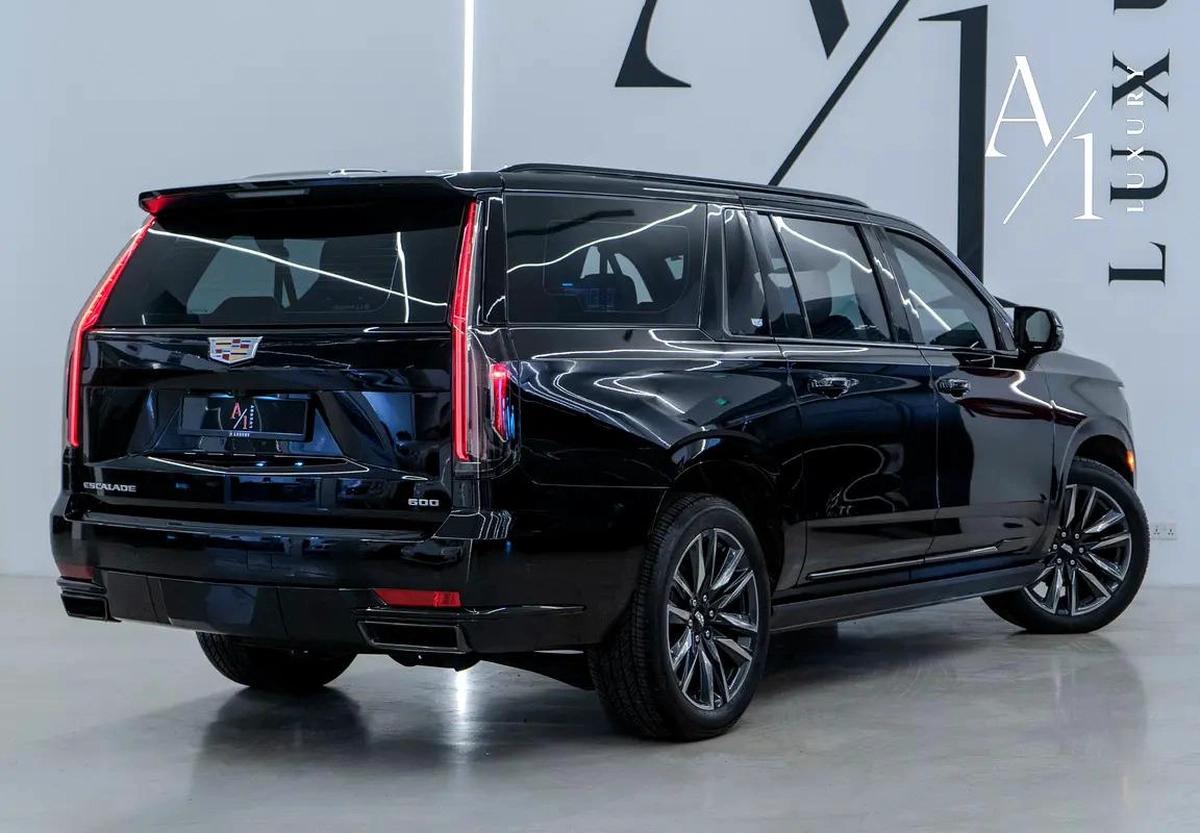 2024 Cadilac Esclade, 600 Platinum Edition, With Warranty & Service Contract, Fully Loaded, GCC-2-2