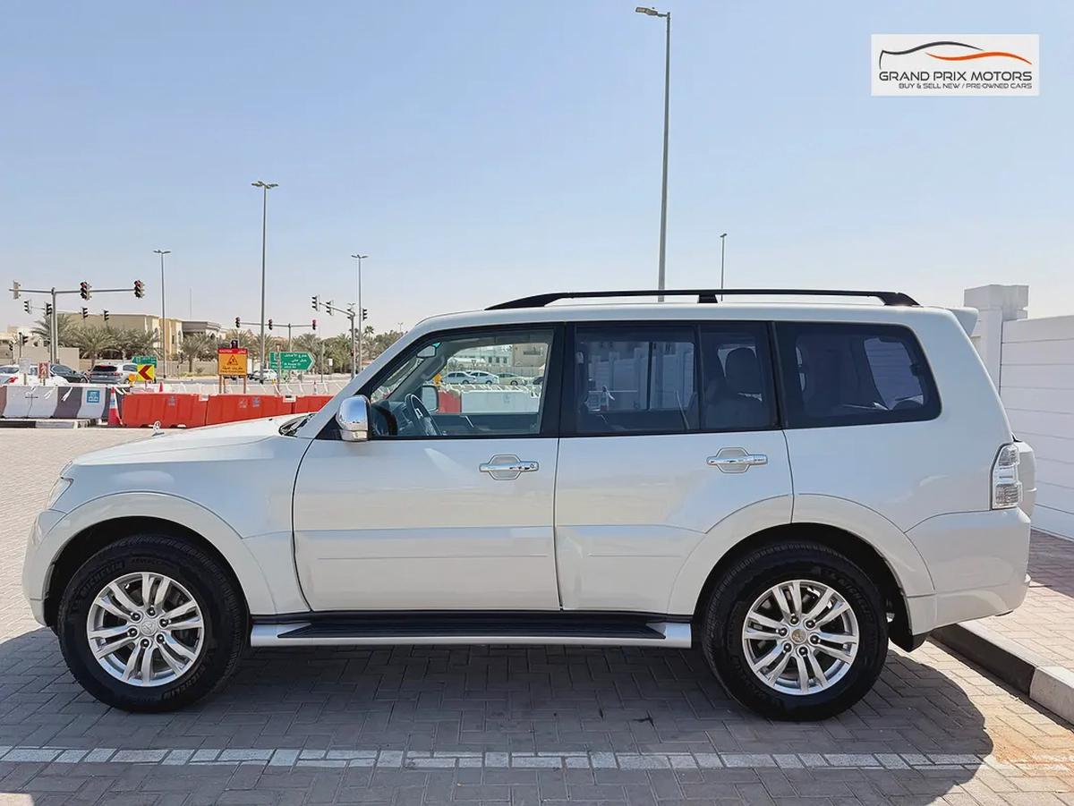 Mitsubishi Pajero GLS V6 3.8 Full Options 7 Seater 2014 Model GCC Specs With Partial Service History-4-4