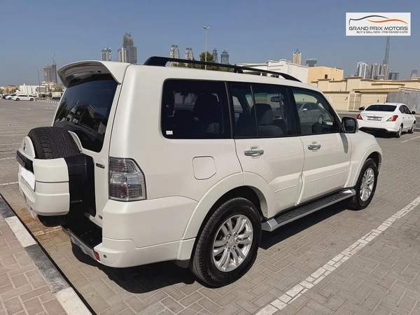 Mitsubishi Pajero GLS V6 3.8 Full Options 7 Seater 2014 Model GCC Specs With Partial Service History