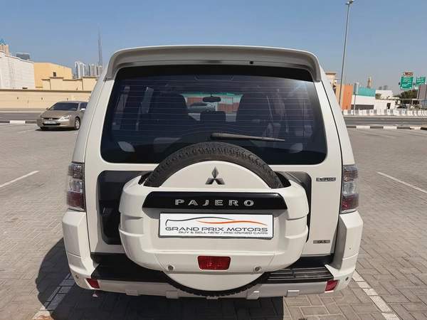 Mitsubishi Pajero GLS V6 3.8 Full Options 7 Seater 2014 Model GCC Specs With Partial Service History