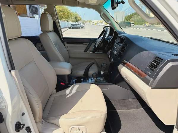 Mitsubishi Pajero GLS V6 3.8 Full Options 7 Seater 2014 Model GCC Specs With Partial Service History