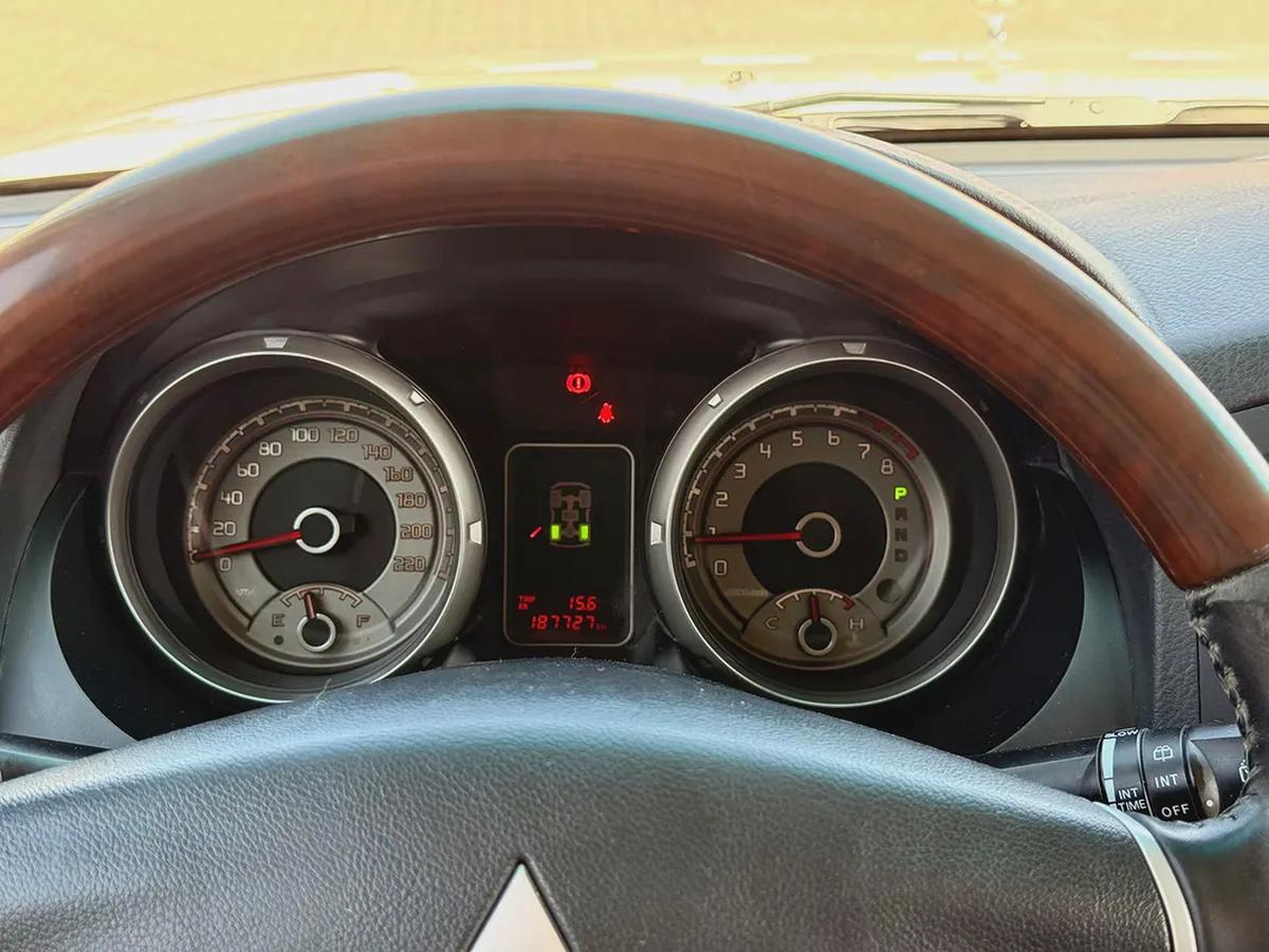 Mitsubishi Pajero GLS V6 3.8 Full Options 7 Seater 2014 Model GCC Specs With Partial Service History-14-14