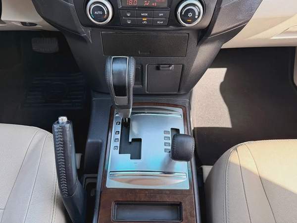 Mitsubishi Pajero GLS V6 3.8 Full Options 7 Seater 2014 Model GCC Specs With Partial Service History