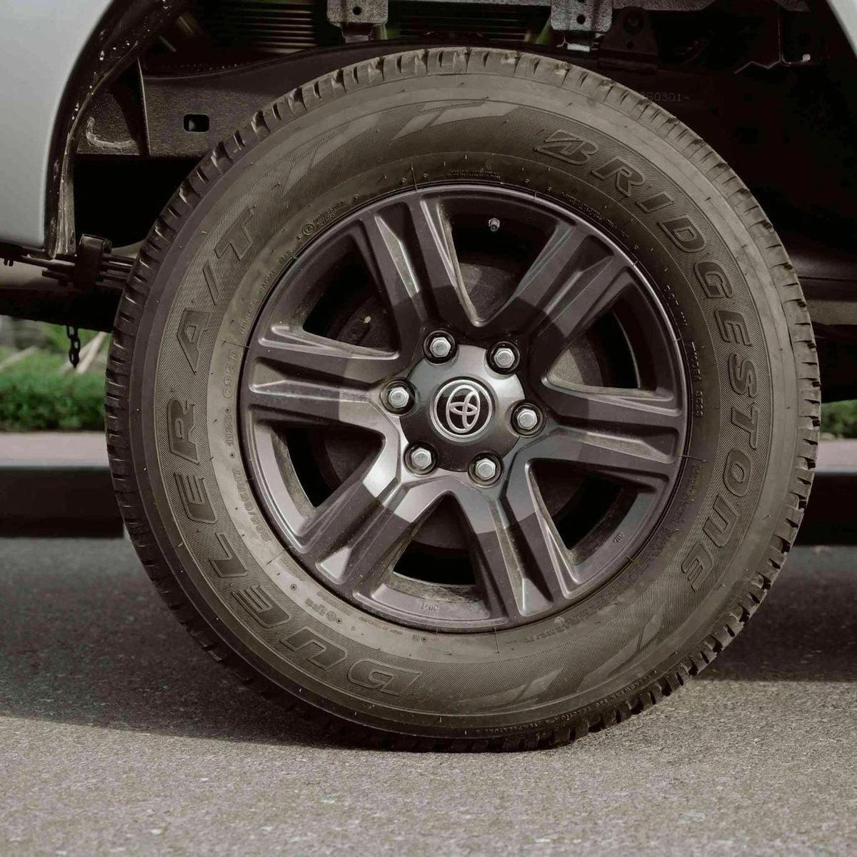 Toyota Hilux GLX AT 2.7L-8-8