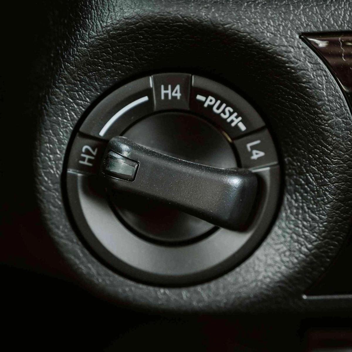 Toyota Hilux GLX AT 2.7L-9-9
