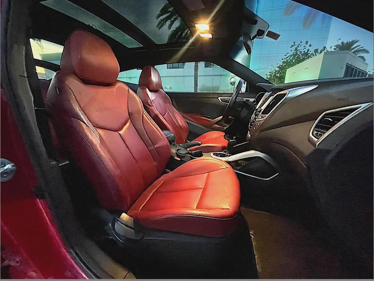 HYUNDAI | VELOSTER | GLS | 1.6L |2016 |GCC | EXCELLENT CONDITION-17-17