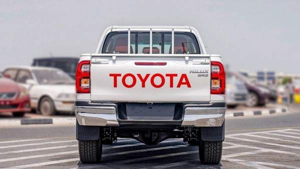 Toyota Hilux TOYOTA HILUX DC 2.7P MT 4X4 MY2023 – WHITE