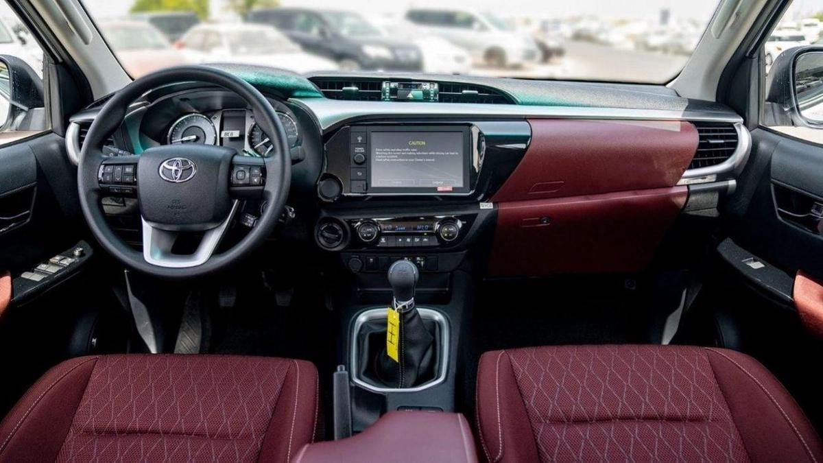 Toyota Hilux TOYOTA HILUX DC 2.7P MT 4X4 MY2023 – WHITE-14-14