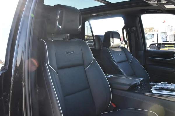 CADILLAC ESCALADE LUXURY 2023 | BLACK
