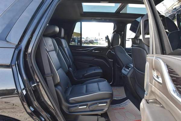 CADILLAC ESCALADE LUXURY 2023 | BLACK