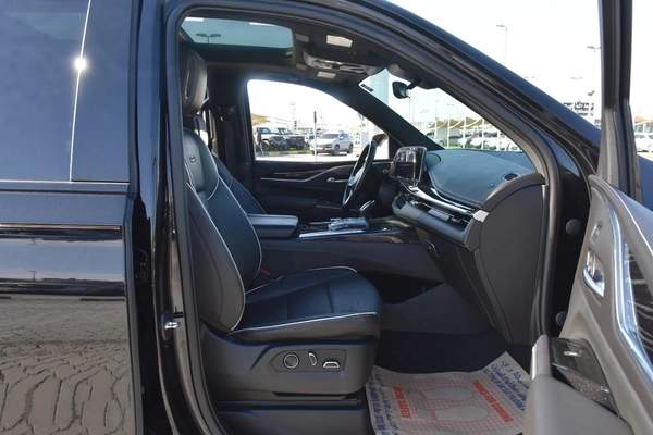 CADILLAC ESCALADE LUXURY 2023 | BLACK