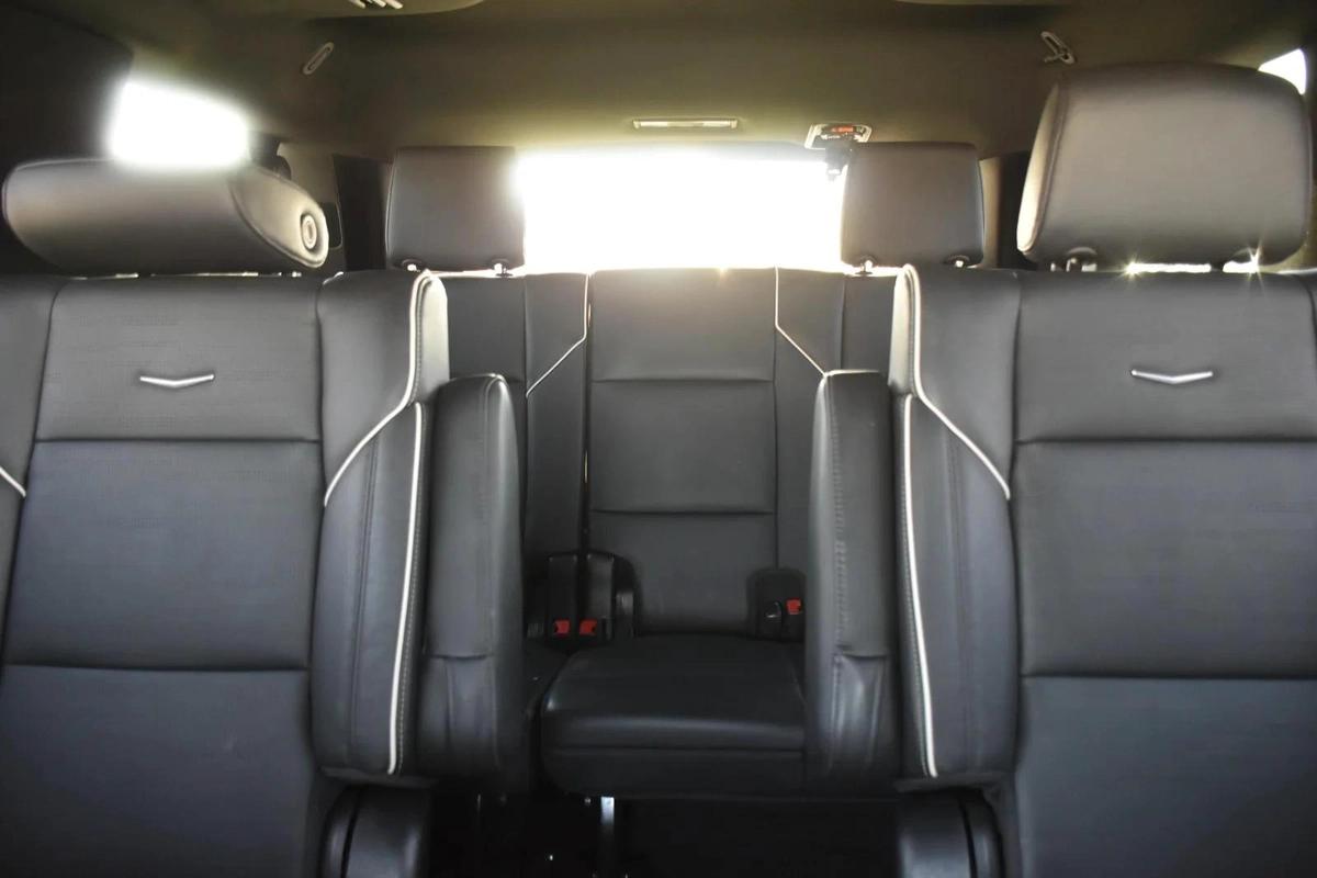 CADILLAC ESCALADE LUXURY 2023 | BLACK-8-8
