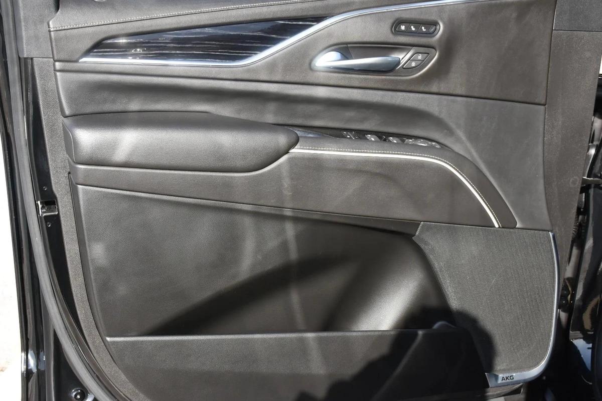 CADILLAC ESCALADE LUXURY 2023 | BLACK-24-24