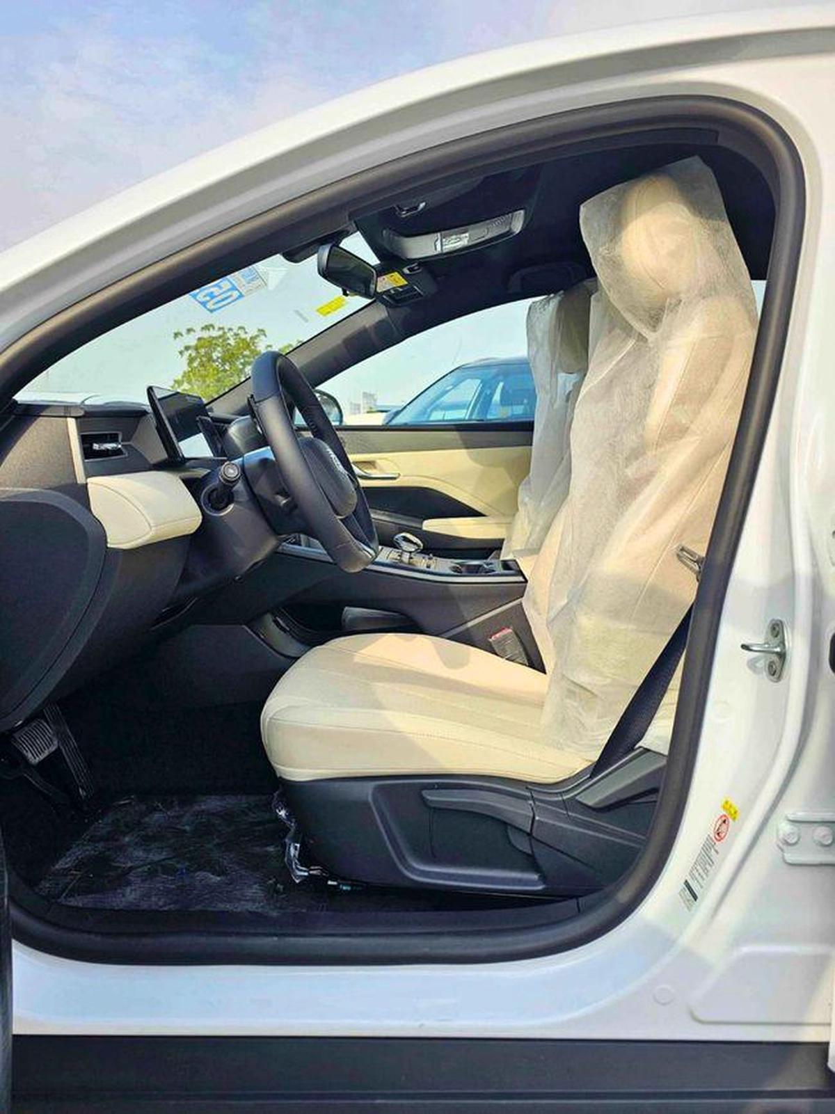 BYD QIN PLUS DMI 55 KM PLUG IN HYBRID/ 1.5L V4 PETROL / DVD +CAMERA / PUSH START / LEATHER SEATS (CODE # QINPDMI)-6-6