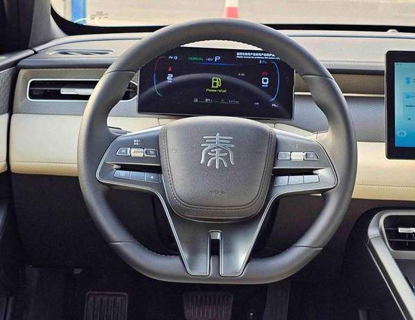 BYD QIN PLUS DMI 55 KM PLUG IN HYBRID/ 1.5L V4 PETROL / DVD +CAMERA / PUSH START / LEATHER SEATS (CODE # QINPDMI)