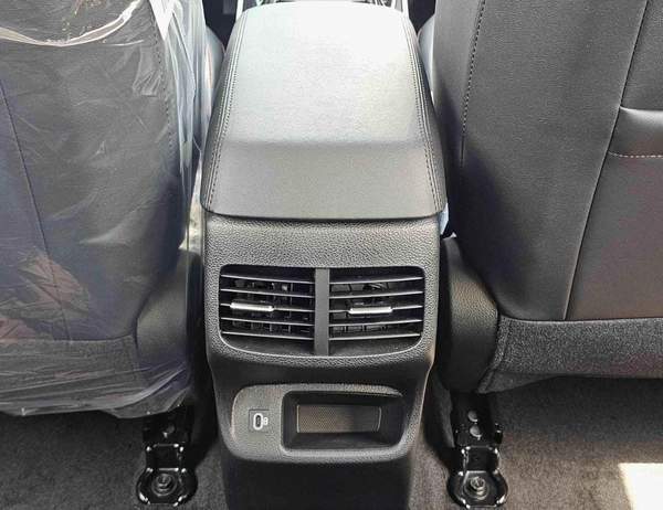 Kia Seltos CVT LUXURY/ DUAL TONE WITH BLACK ROOF / PANORAMIC ROOF/ 1.5L V4 PETROL CHINES SPECS (CODE#KSLL)