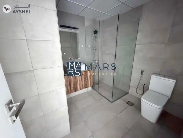 Poolside Luxury: 2BR Apartment with Scenic Views