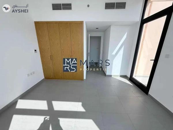 Poolside Luxury: 2BR Apartment with Scenic Views