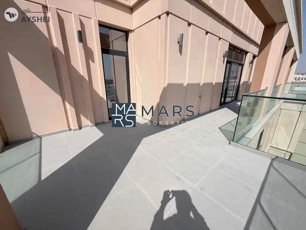 Poolside Luxury: 2BR Apartment with Scenic Views