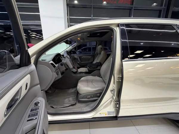 2014 Chevrolet Traverse LTZ - GCC Specs - Well Maintained