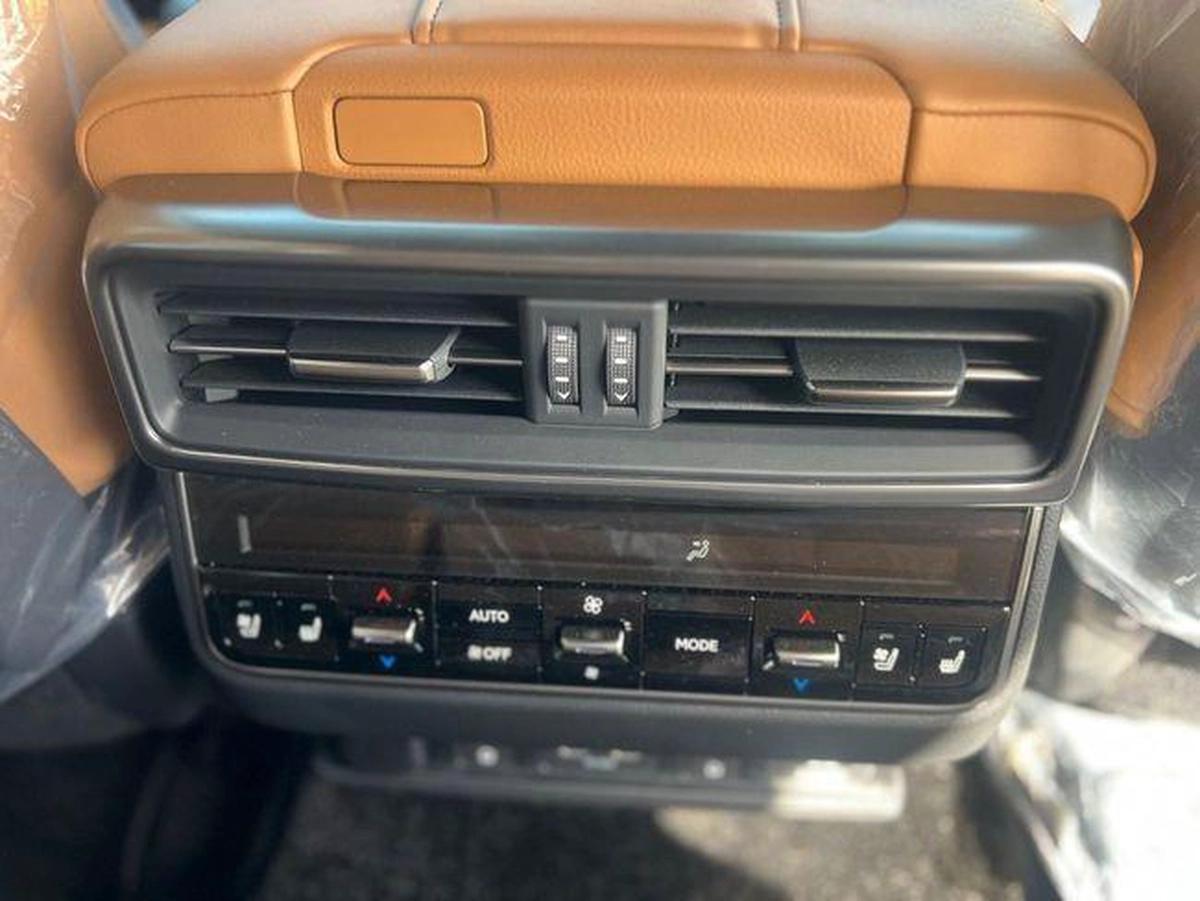 Lexus LX 600 SIGNATURE-2-2