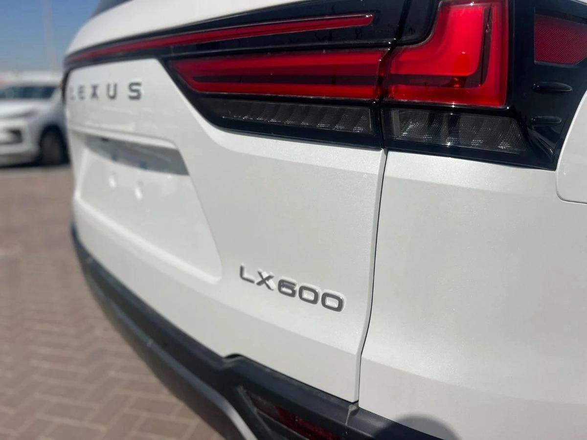 Lexus LX 600 SIGNATURE-18-18