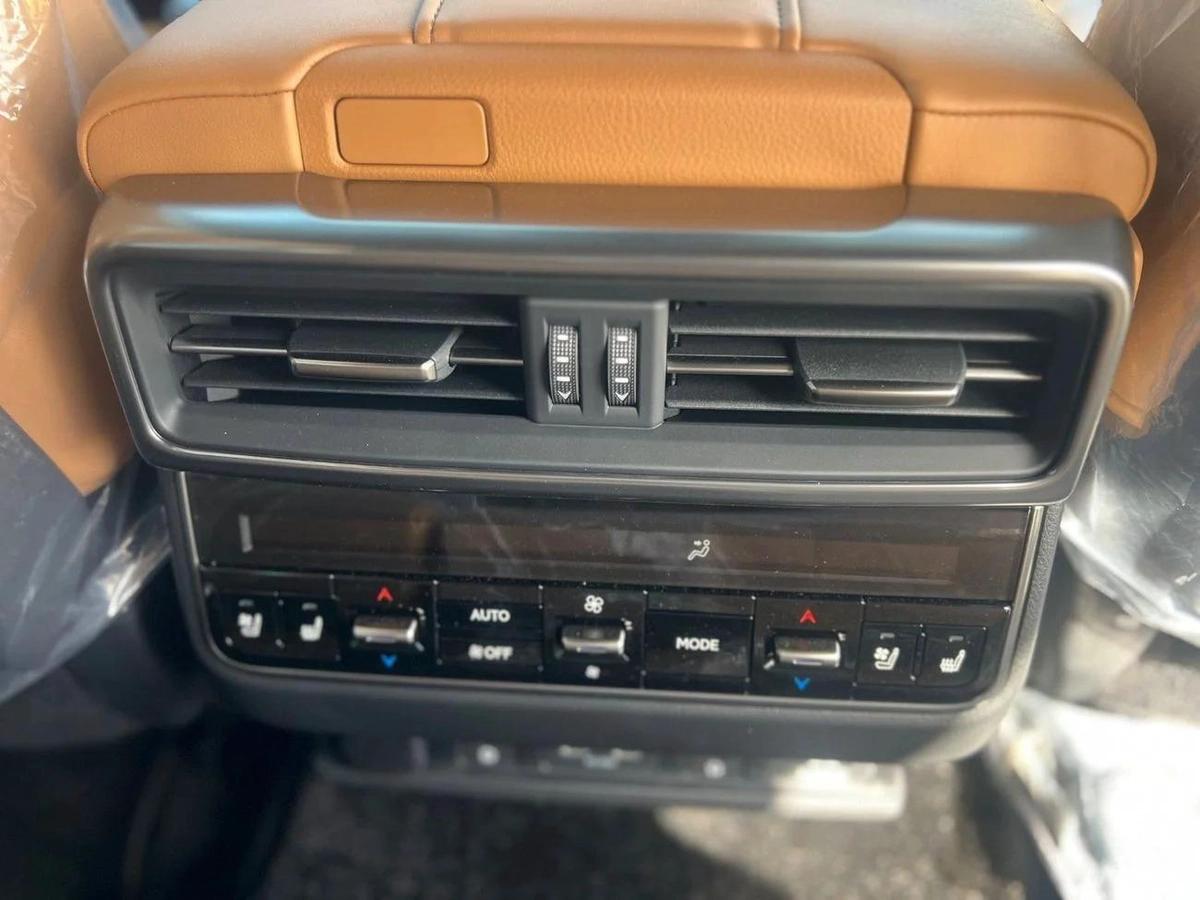 Lexus LX 600 SIGNATURE-3-3