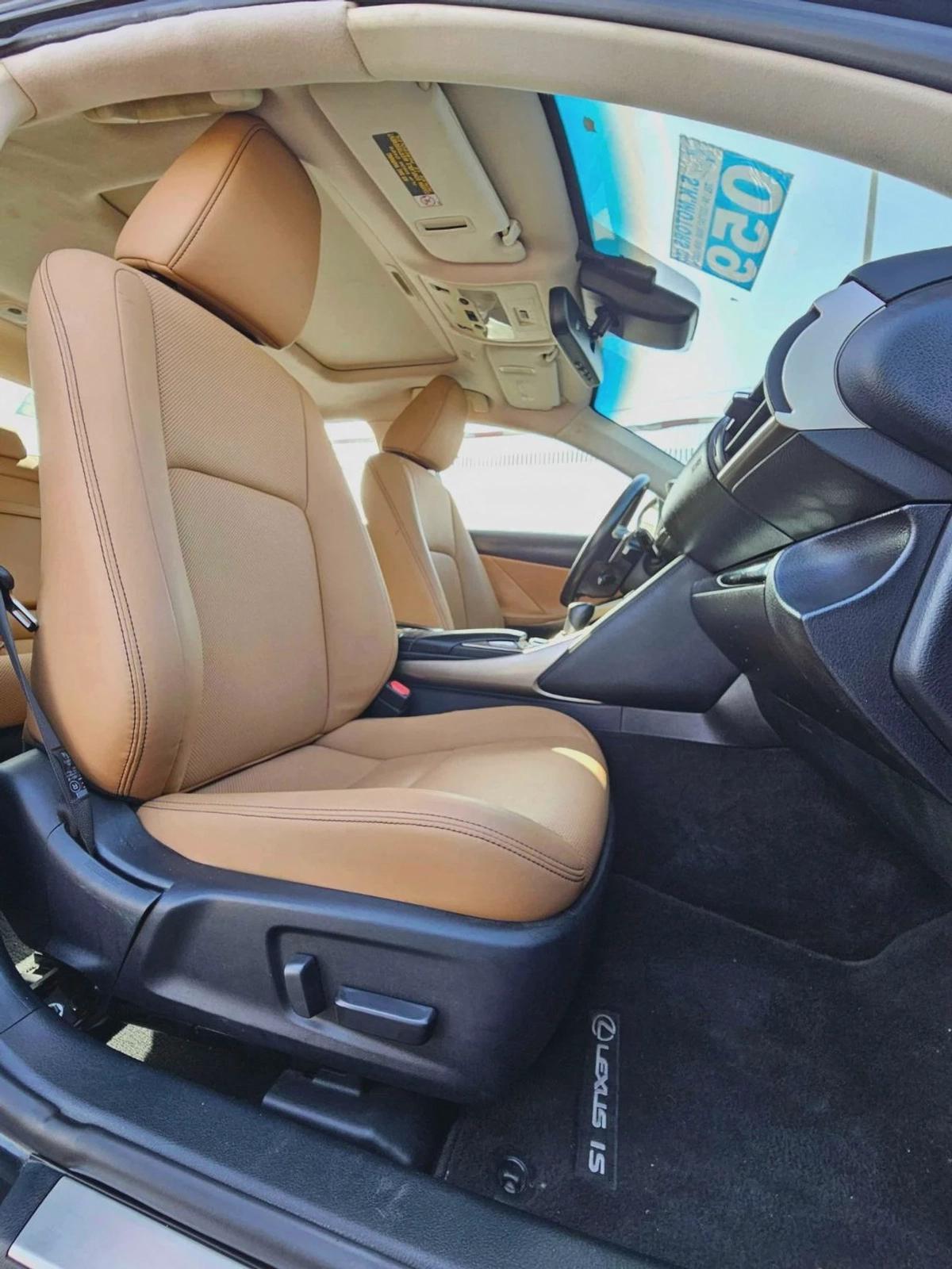 Lexus IS300 IS 300/ VERY LOW MILEAGE/ V6 AWD/ LOT#36496-9-9