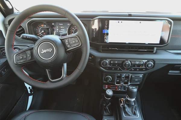 DEALERSHIP 5 YRS WTY 3 YRS SP | 2025 JEEP WRANGLER 4DR RUBICON WHITE (2.0L) | BANK FINANCE | GCC