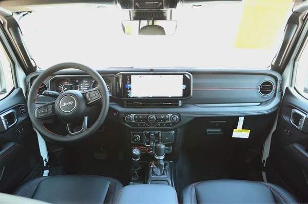 DEALERSHIP 5 YRS WTY 3 YRS SP | 2025 JEEP WRANGLER 4DR RUBICON WHITE (2.0L) | BANK FINANCE | GCC