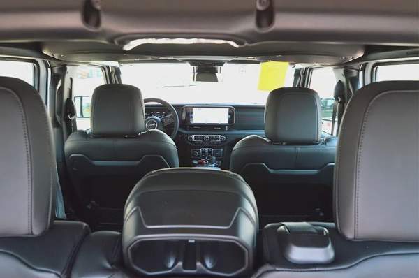 DEALERSHIP 5 YRS WTY 3 YRS SP | 2025 JEEP WRANGLER 4DR RUBICON WHITE (2.0L) | BANK FINANCE | GCC