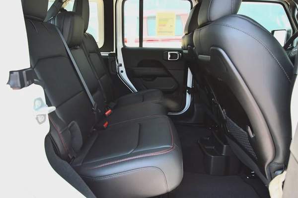 DEALERSHIP 5 YRS WTY 3 YRS SP | 2025 JEEP WRANGLER 4DR RUBICON WHITE (2.0L) | BANK FINANCE | GCC