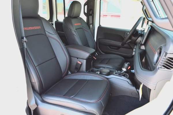 DEALERSHIP 5 YRS WTY 3 YRS SP | 2025 JEEP WRANGLER 4DR RUBICON WHITE (2.0L) | BANK FINANCE | GCC