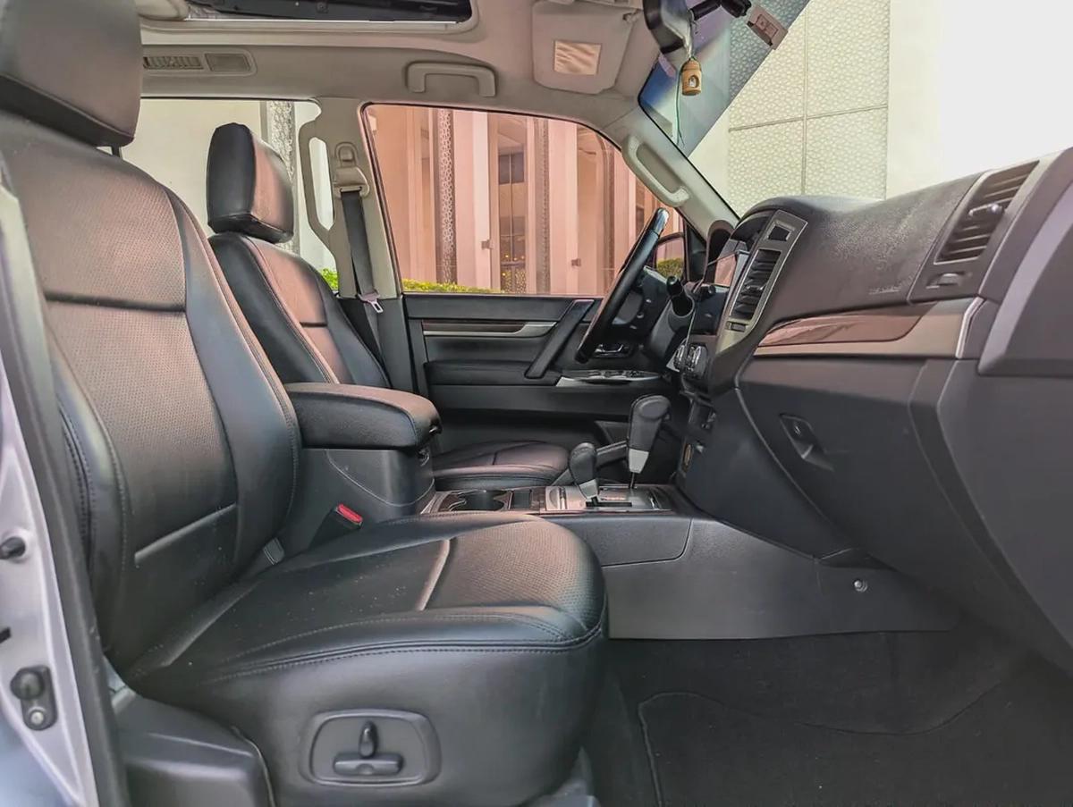 MITSUBISHI PAJERO 2015 GLS TOP FULL OPTION GCC IN EXCELLENT CONDITION-17-17
