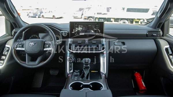 Toyota Land Cruiser TOYOTA LAND CRUISER 300 VX 3.5P AT MY2024 – BLACK