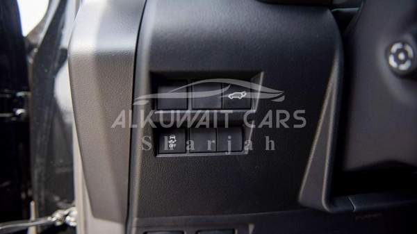 Toyota Land Cruiser TOYOTA LAND CRUISER 300 VX 3.5P AT MY2024 – BLACK