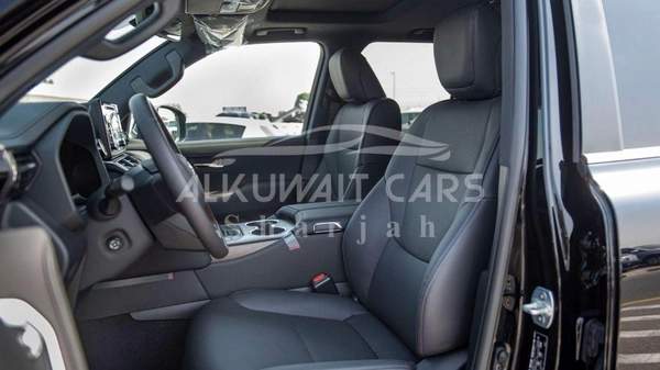 Toyota Land Cruiser TOYOTA LAND CRUISER 300 VX 3.5P AT MY2024 – BLACK