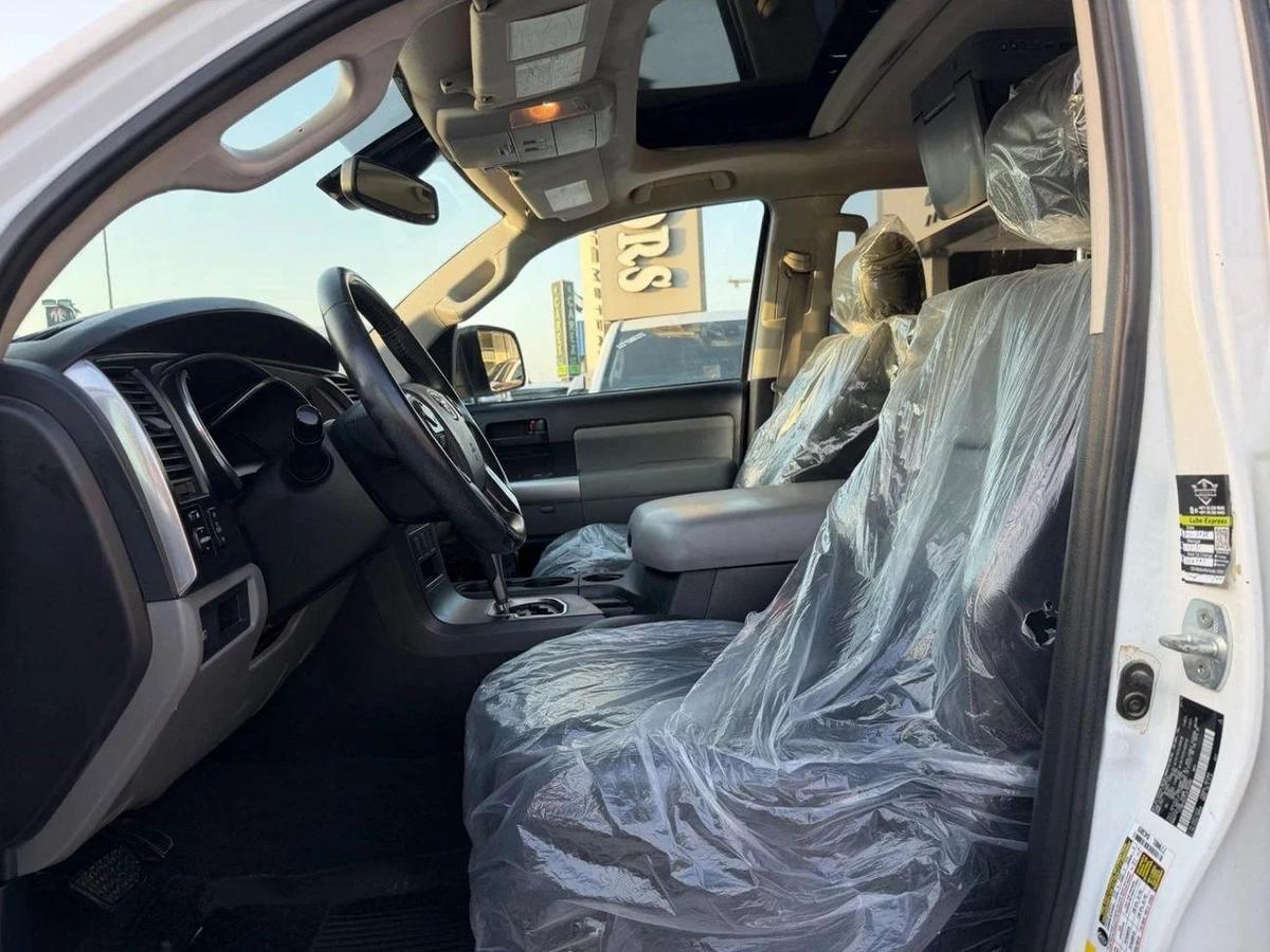 Toyota Sequoia-3-3