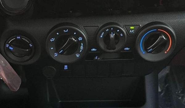 Toyota Hilux Toyota Hilux HILUX SC 2.7L 4X4