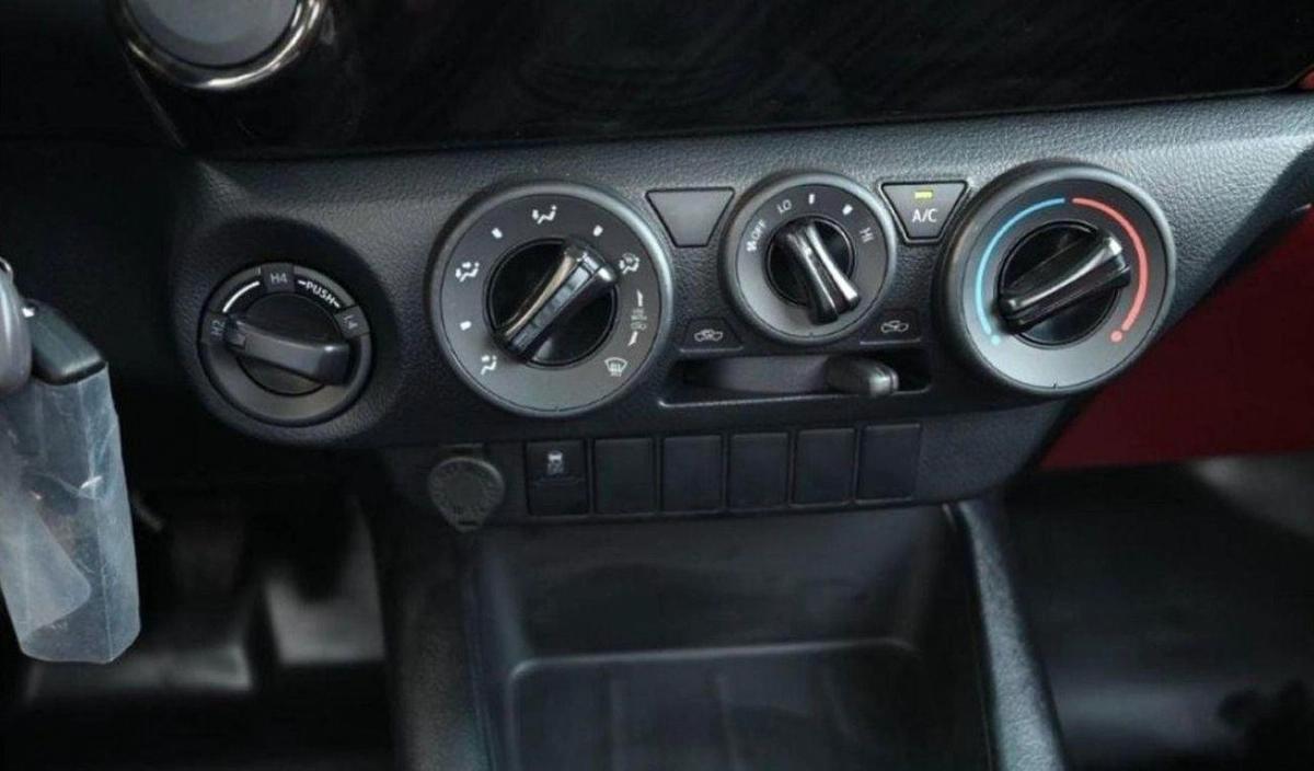 Toyota Hilux Toyota Hilux HILUX SC 2.7L 4X4-14-14