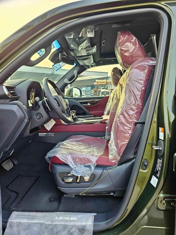 Lexus LX 600 URBAN / 3.5L V6 / HEADUP DISPLAY / PWR SEATS / DVD+KICK SENSORS / 360*CAMERA (CODE # LX6U)