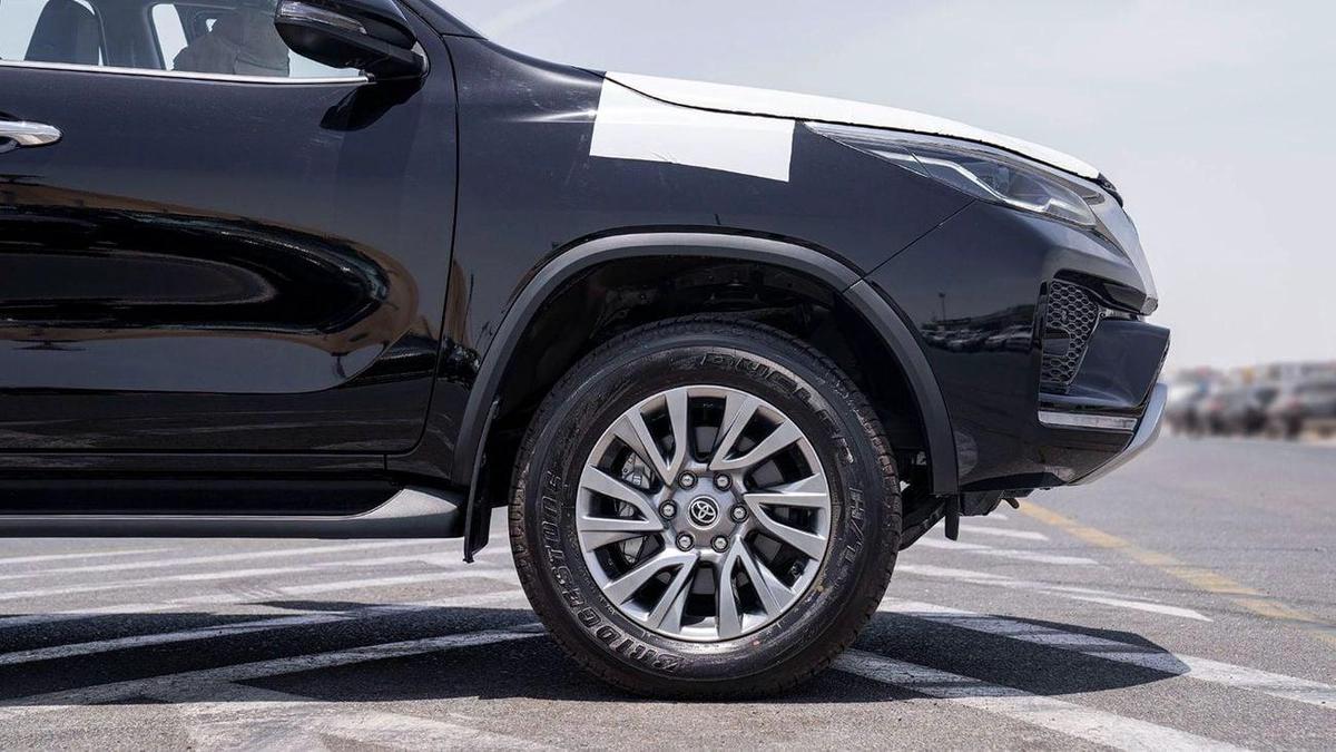 Toyota Fortuner VXR 4.0L (278 HP) FORTUNER VXR V6 4.0L-8-8