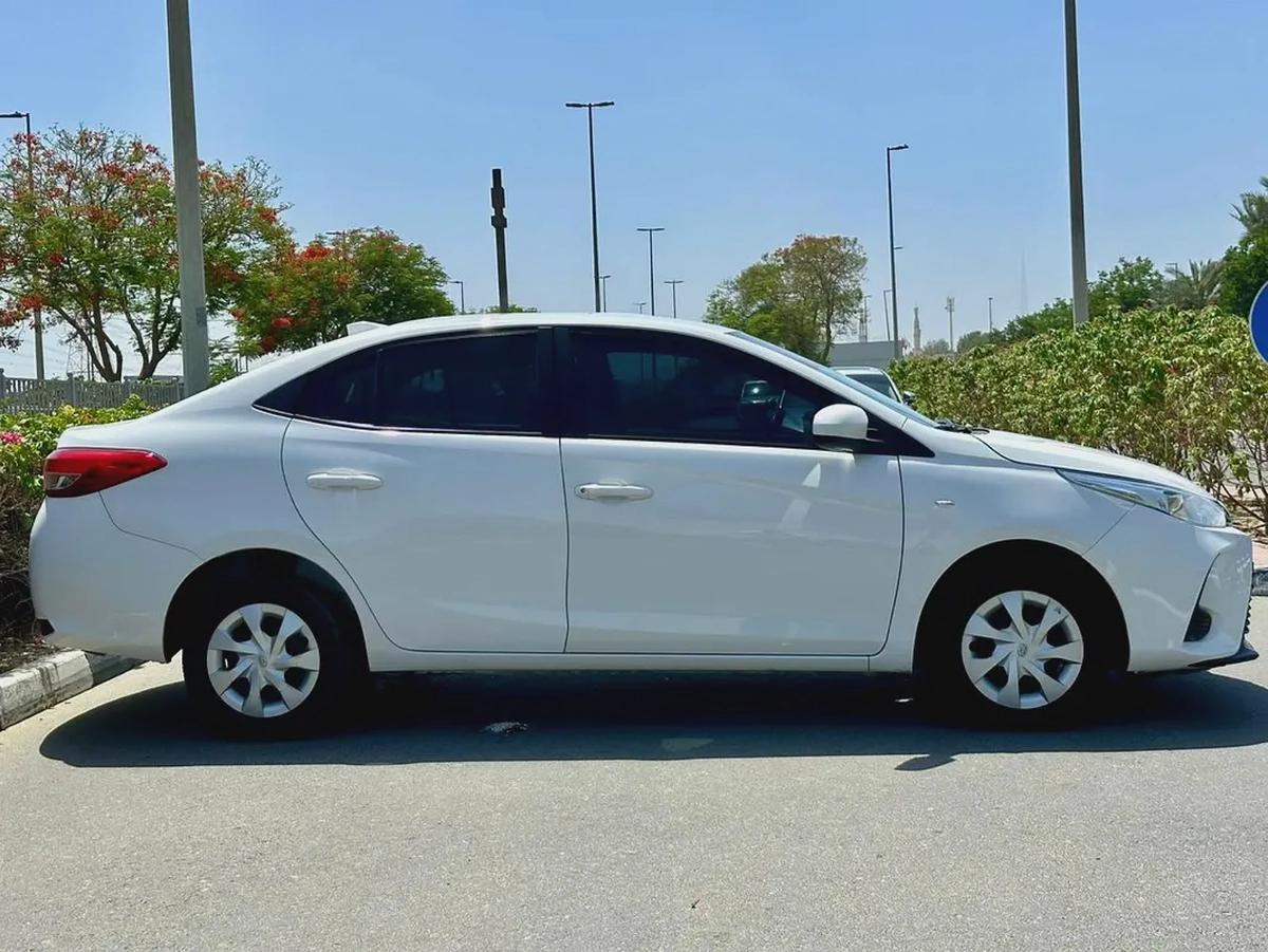 592/- AED Toyota Yaris 2022 1.5L || GCC Specs ||Accident Free100% Low KM-3-3