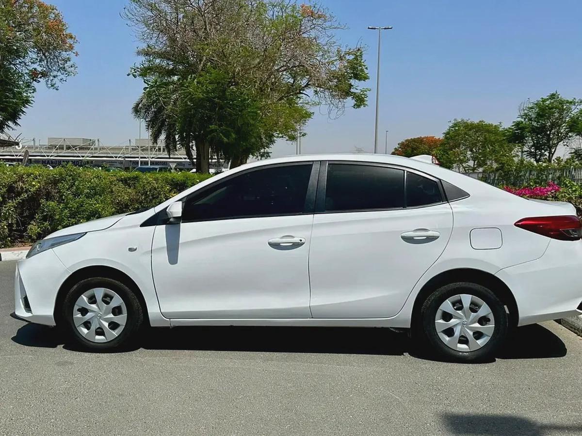 592/- AED Toyota Yaris 2022 1.5L || GCC Specs ||Accident Free100% Low KM-4-4