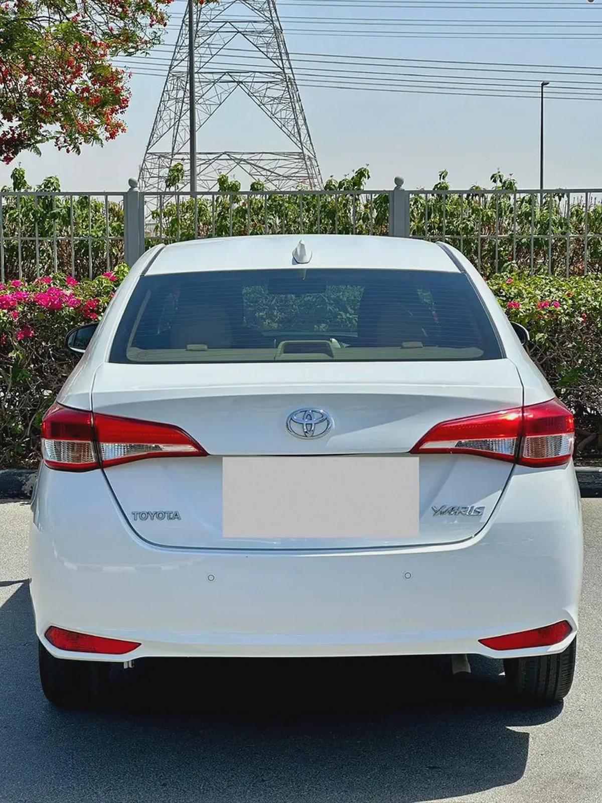 592/- AED Toyota Yaris 2022 1.5L || GCC Specs ||Accident Free100% Low KM-5-5