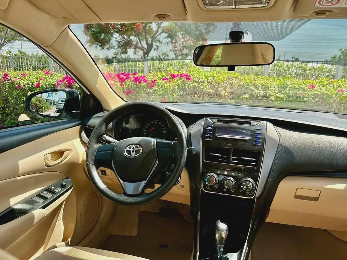 592/- AED Toyota Yaris 2022 1.5L || GCC Specs ||Accident Free100% Low KM-9-9