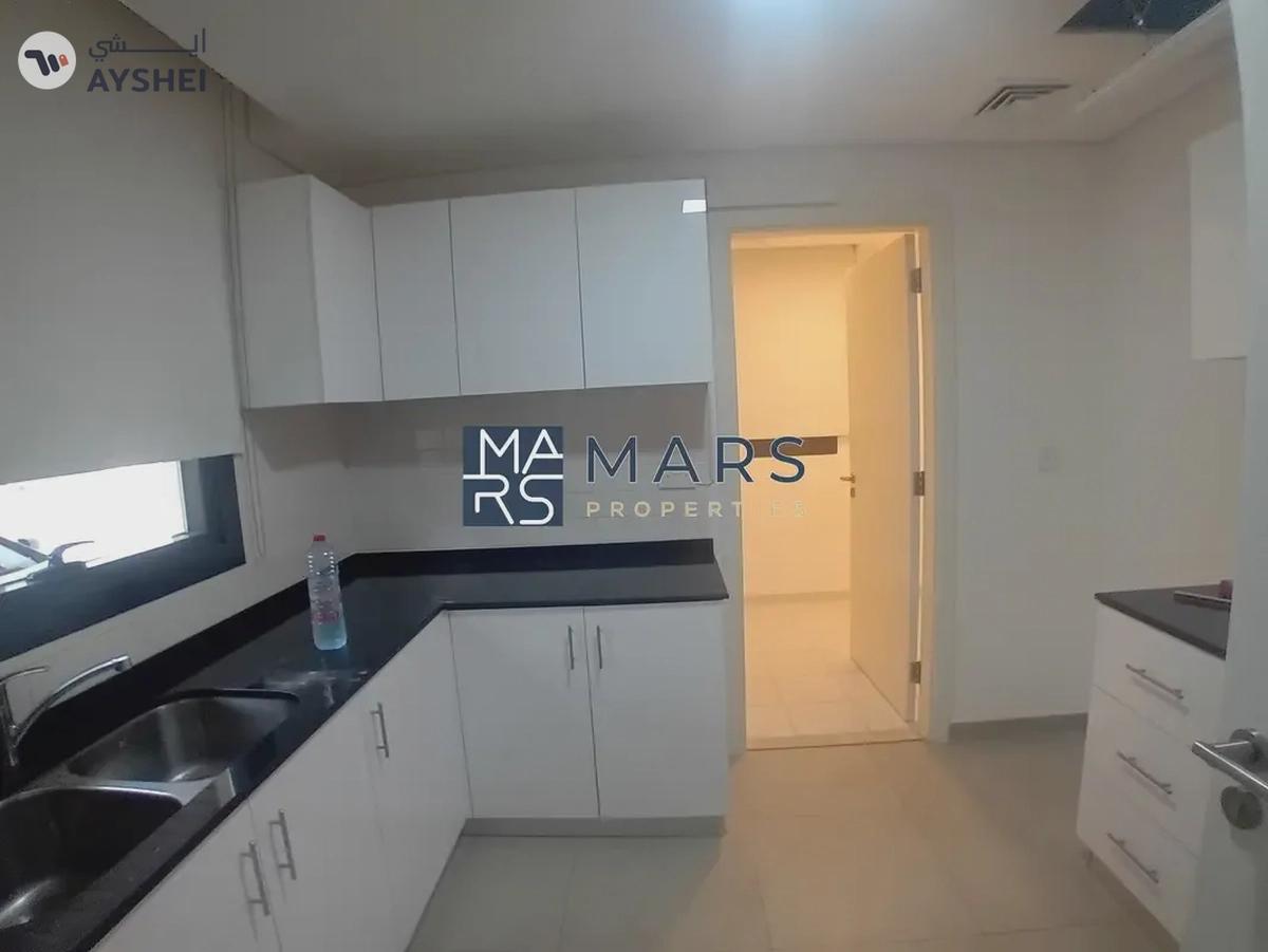 3 BEDROOMS - BIGGEST LAYOUT -SPACIOUS - FREEHOLD-11-11