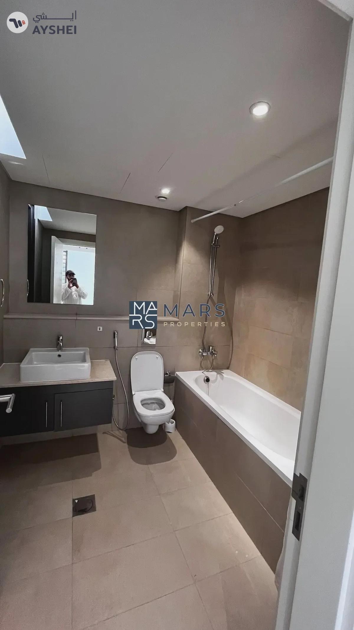 3 BEDROOMS - BIGGEST LAYOUT -SPACIOUS - FREEHOLD-8-8