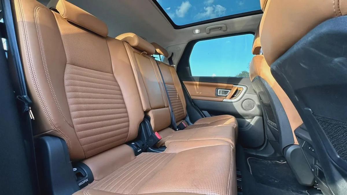 Land Rover Discovery 2018 | Excellent Condition | Reliable SUV | monthly 3,300 AED-10-10